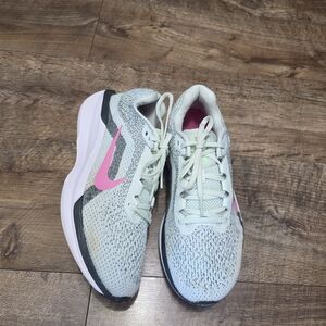 Nike Winflo Sneaker Women Size 9